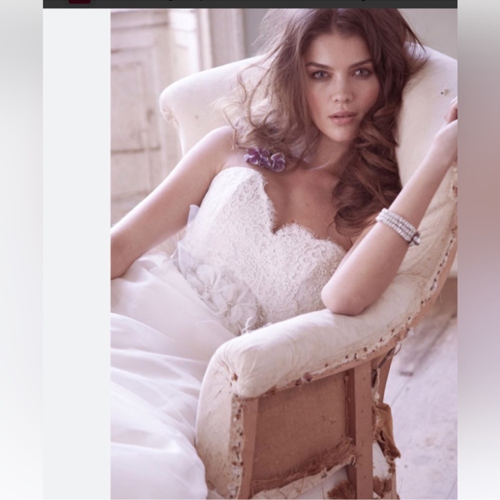 Elegant White Lace Wedding Dress